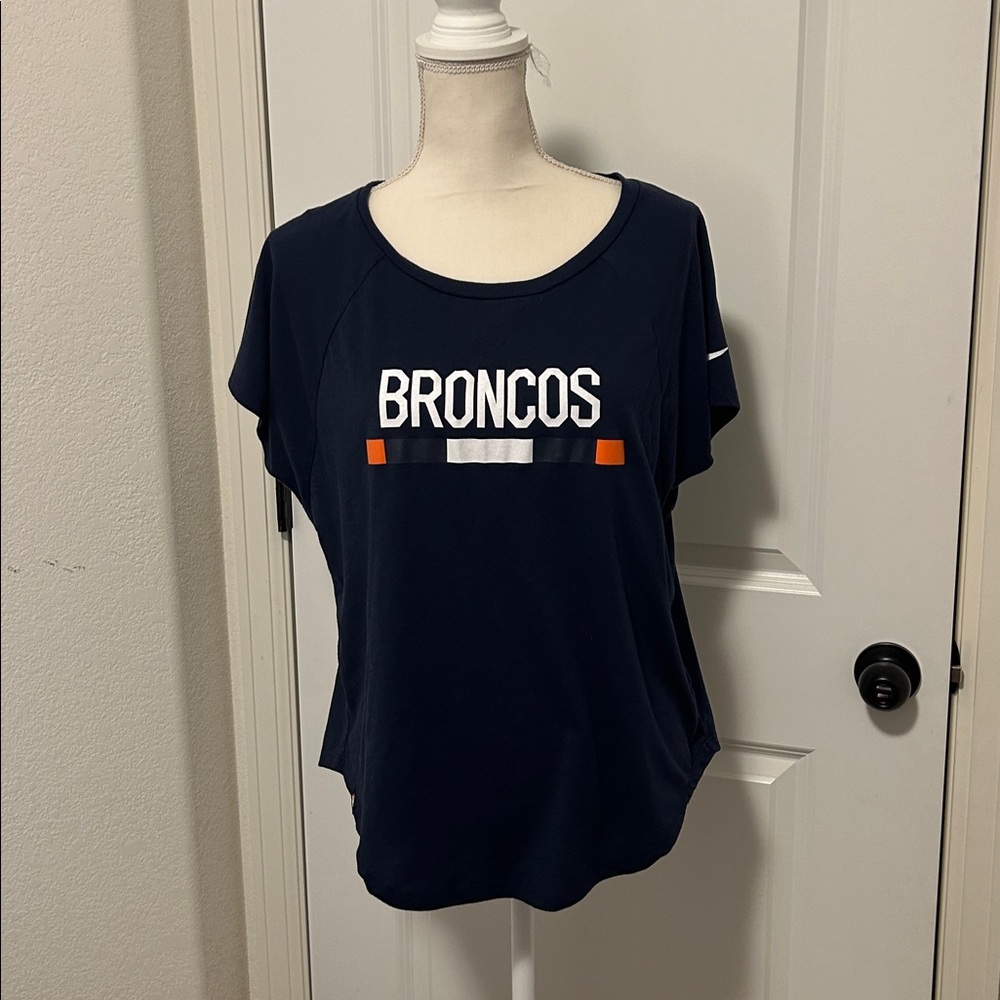 Women’s NFL Denver Broncos Nike Dri Fit Short Sleeve T-shirt Size Medium & Bag
